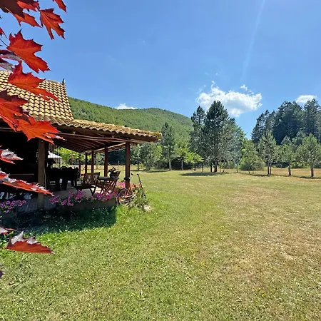 בקתה Woodhouse Xirolívadon